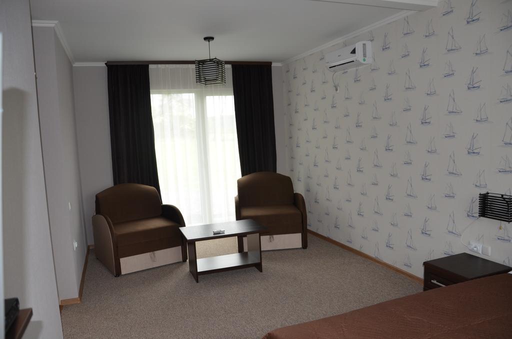 Hotel Yacht Club Mayak Dnistrivka Стая снимка