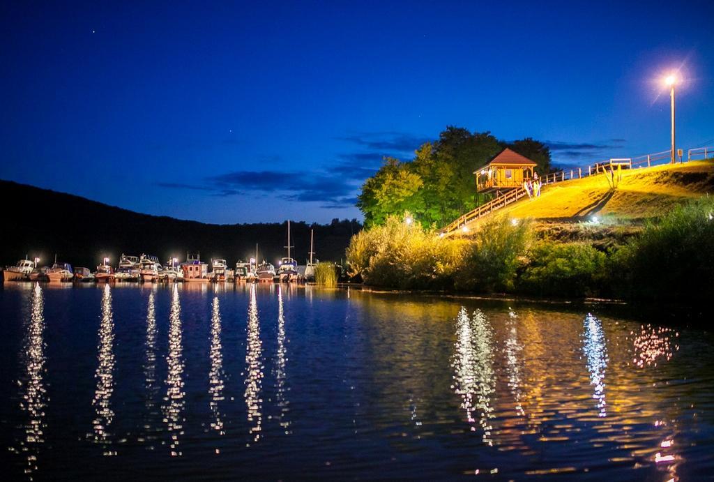 Hotel Yacht Club Mayak Dnistrivka Стая снимка