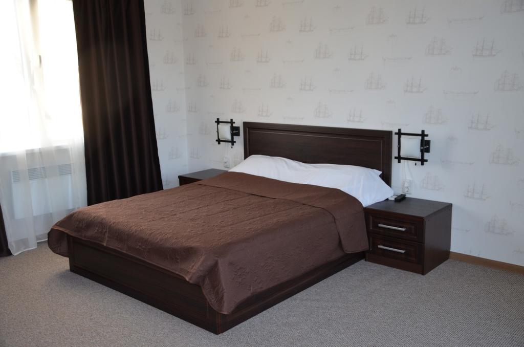 Hotel Yacht Club Mayak Dnistrivka Екстериор снимка