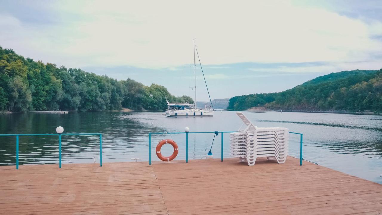 Hotel Yacht Club Mayak Dnistrivka Екстериор снимка