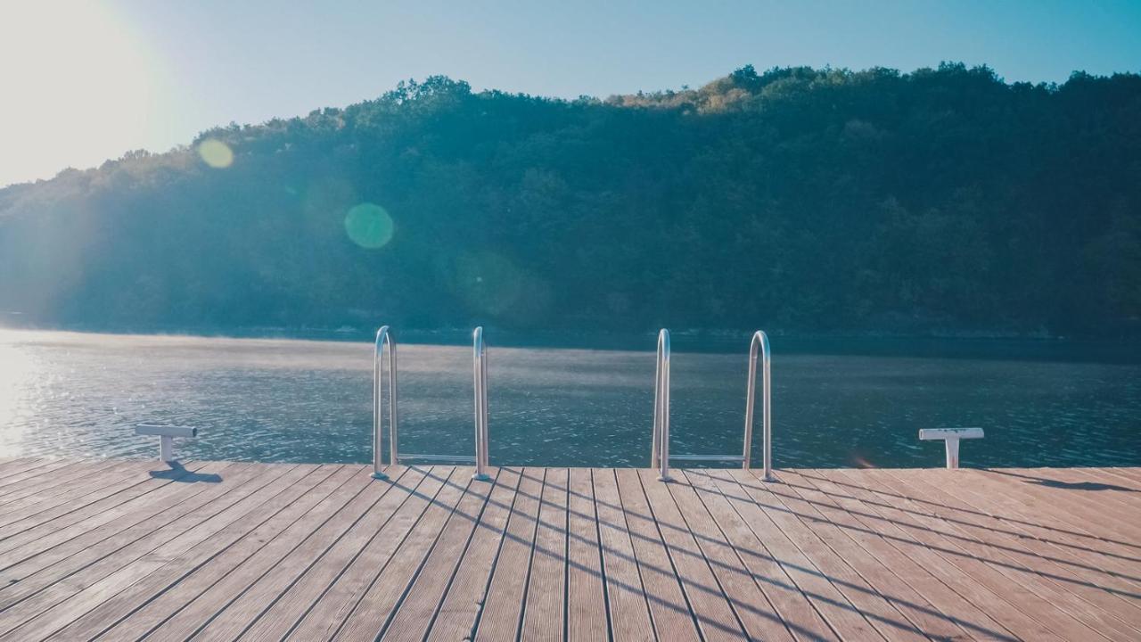 Hotel Yacht Club Mayak Dnistrivka Екстериор снимка
