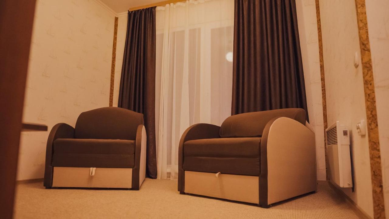 Hotel Yacht Club Mayak Dnistrivka Екстериор снимка